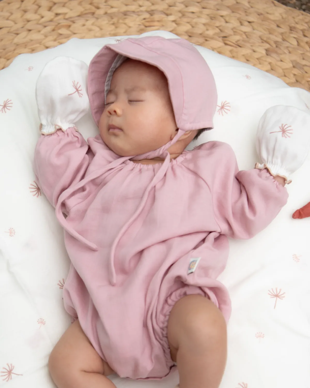 Newborn Baby Mittens & Socks 2